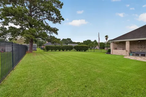 546 Meadowlark Lane Winnie TX 77665