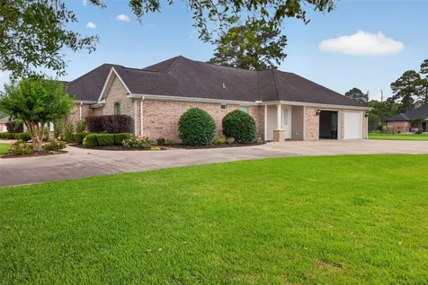 546 Meadowlark Lane Winnie TX 77665