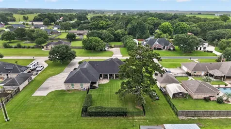 546 Meadowlark Lane Winnie TX 77665