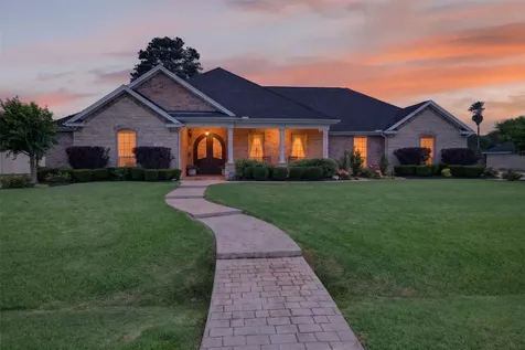 546 Meadowlark Lane Winnie TX 77665
