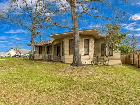 26 W Austin Street Bellville TX 77418