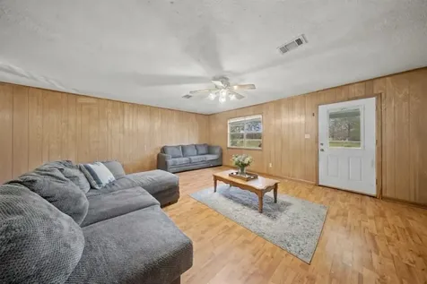 1195 Us Highway 96 N Pineland TX 75968