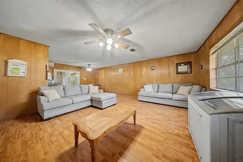 1195 Us Highway 96 N Pineland TX 75968