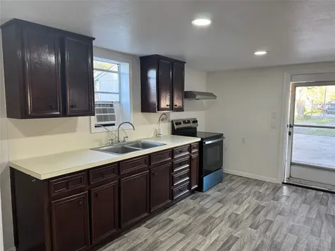 406 S 7th Street Alvin TX 77511