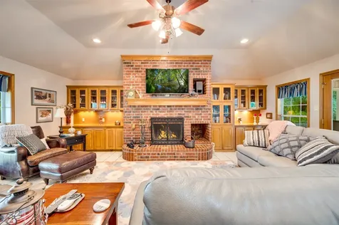 3269 Acr 153 Palestine TX 75801