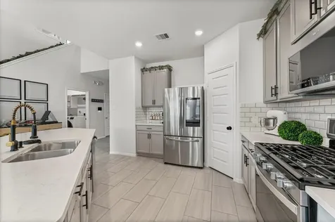 2450 Bear Creek Drive Rosharon TX 77583