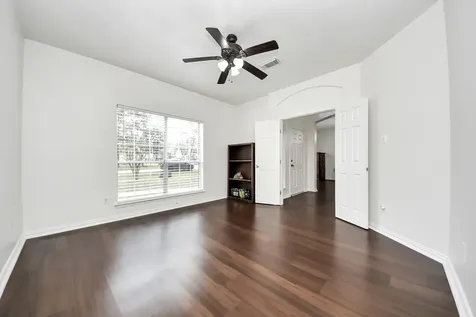 915 Hinsdale Magnolia TX 77354