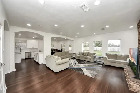 915 Hinsdale Magnolia TX 77354