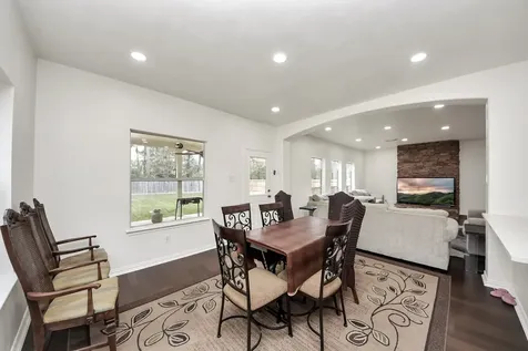915 Hinsdale Magnolia TX 77354