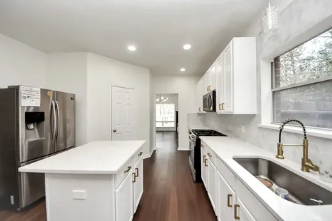 915 Hinsdale Magnolia TX 77354