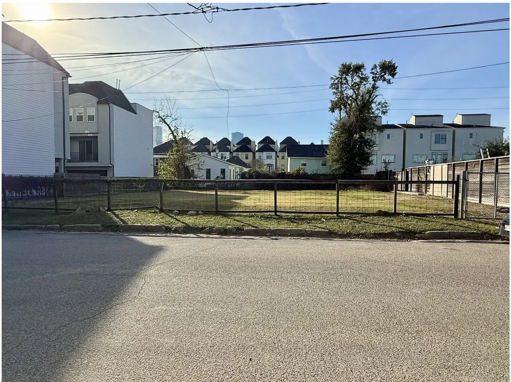 1920 Houston Avenue Houston TX 77007
