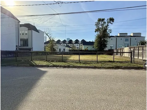 1920 Houston Avenue Houston TX 77007