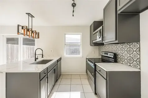 37 San Jacinto Drive Galveston TX 77550
