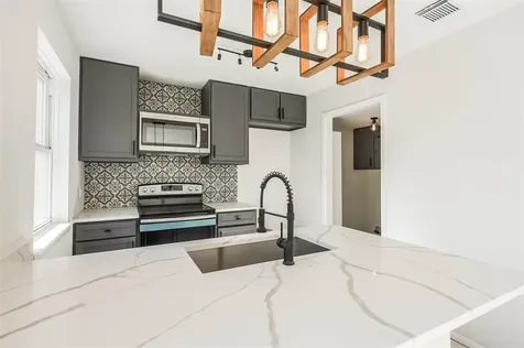 37 San Jacinto Drive Galveston TX 77550