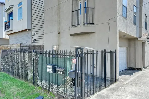 4323 Marina Street A Houston TX 77007