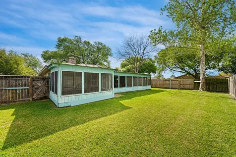 6230 Knollwest Drive Houston TX 77072