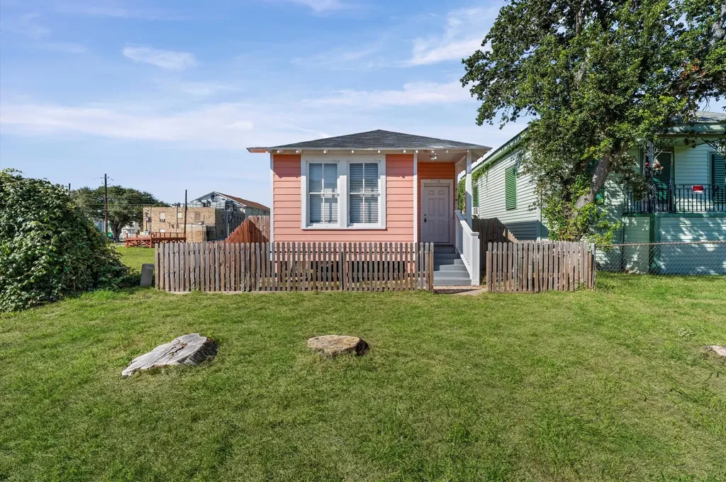 2818 Avenue M 1/2 Galveston TX 77550