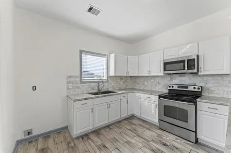2818 Avenue M 1/2 Galveston TX 77550
