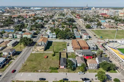 2818 Avenue M 1/2 Galveston TX 77550