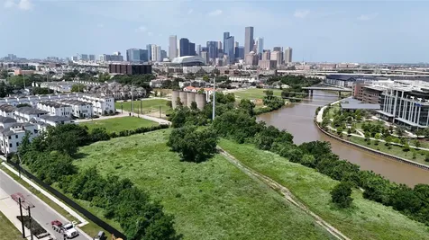 2704 Freund Street Houston TX 77003
