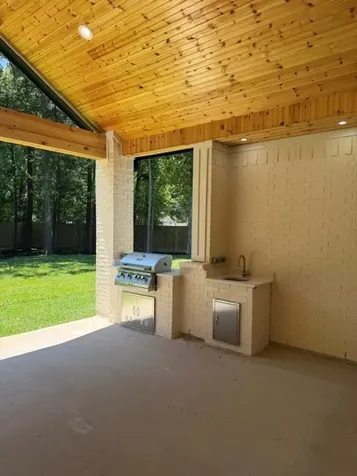114 Magnolia Bend Roman Forest TX 77357
