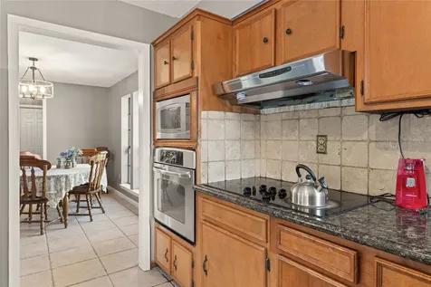 2920 Grace Lane Highlands TX 77562