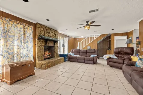 2920 Grace Lane Highlands TX 77562