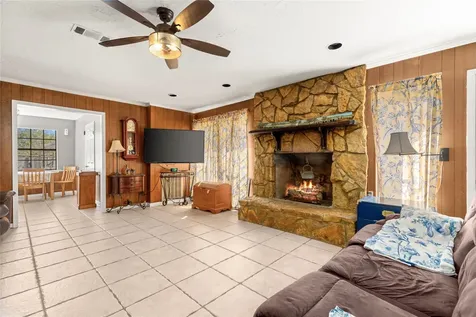 2920 Grace Lane Highlands TX 77562