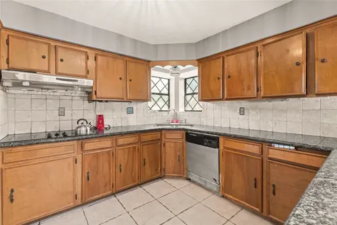 2920 Grace Lane Highlands TX 77562