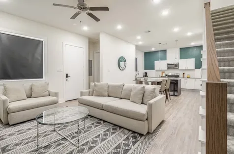 10211 Las Nubes Avenue Houston TX 77075