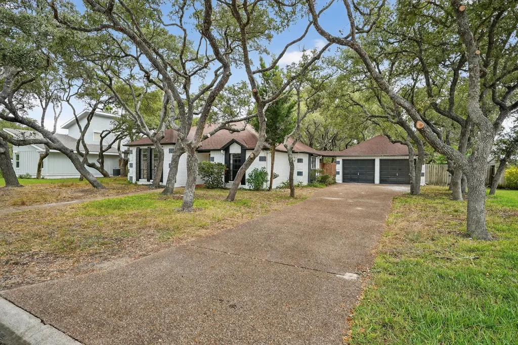 107 Cherry Hills Rockport TX 78382