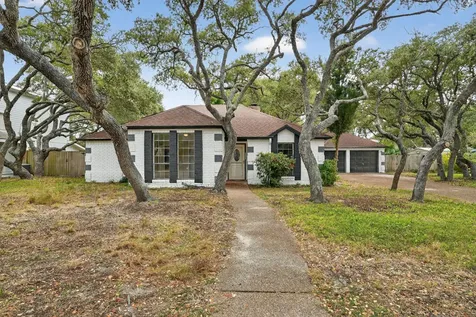 107 Cherry Hills Rockport TX 78382