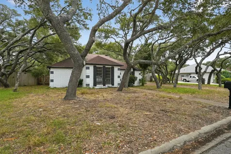107 Cherry Hills Rockport TX 78382