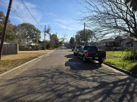 405 Eichwurzel Lane Houston TX 77009