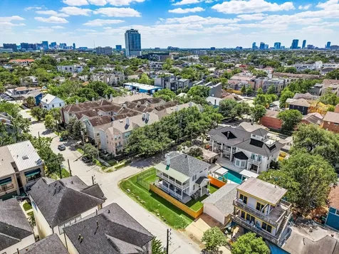 302 W Drew Street Houston TX 77006