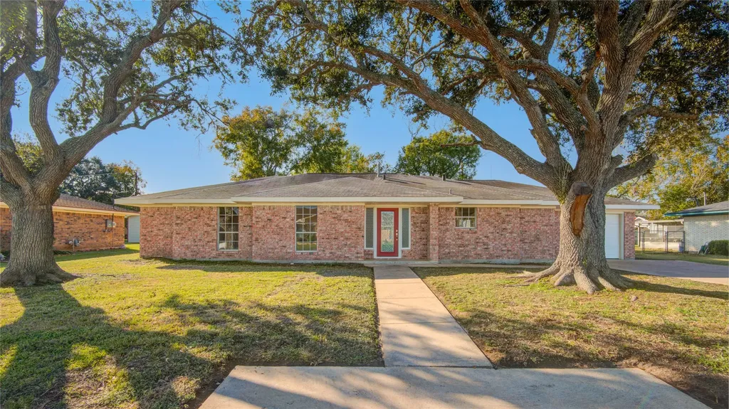 3416 Walnut Drive Bay City TX 77414