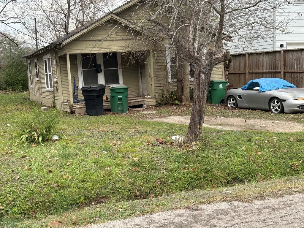 4917 Higgins Street Houston TX 77033