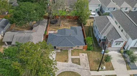 5609 Newcastle Street Bellaire TX 77401