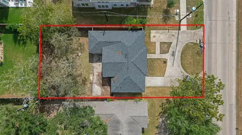 5609 Newcastle Street Bellaire TX 77401