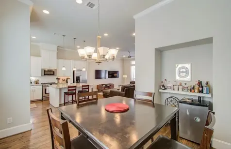243 W 27th Street Houston TX 77008
