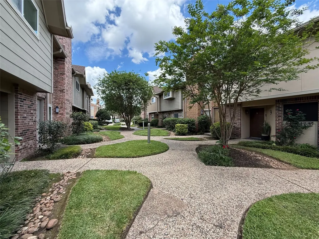 2517 Bering Drive 13 Houston TX 77057