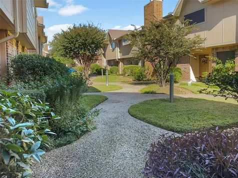 2517 Bering Drive 13 Houston TX 77057