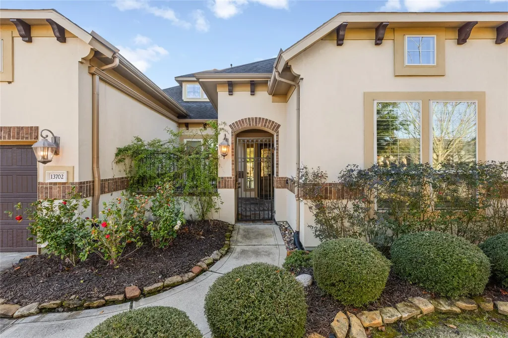 13702 Banks View Court Houston TX 77059