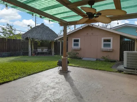 22 Willow Lane Galveston TX 77551
