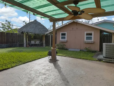 22 Willow Lane Galveston TX 77551