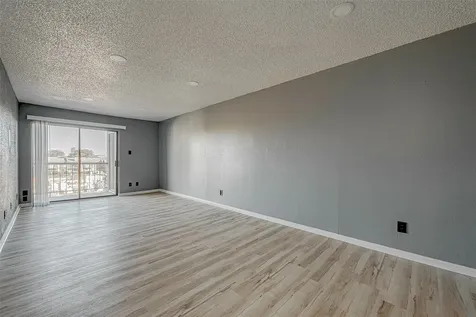 2830 S Bartell Drive 311 Houston TX 77054