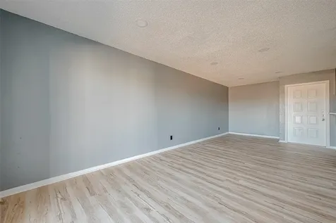 2830 S Bartell Drive 311 Houston TX 77054