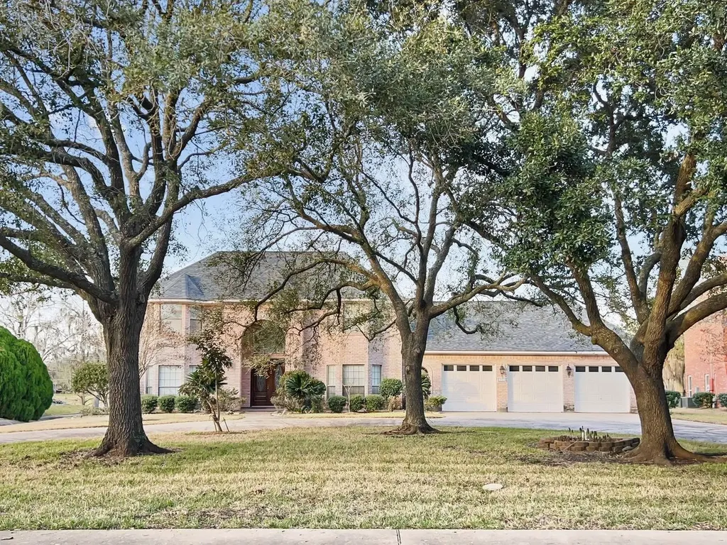 311 Timbercreek Drive Lake Jackson TX 77566
