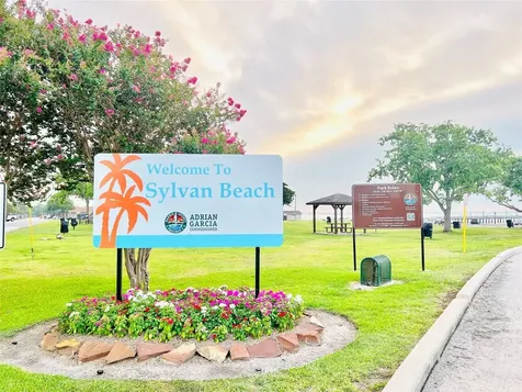 727 N Bayshore Drive La Porte TX 77571