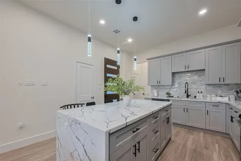 2909 Nagle Street Houston TX 77004